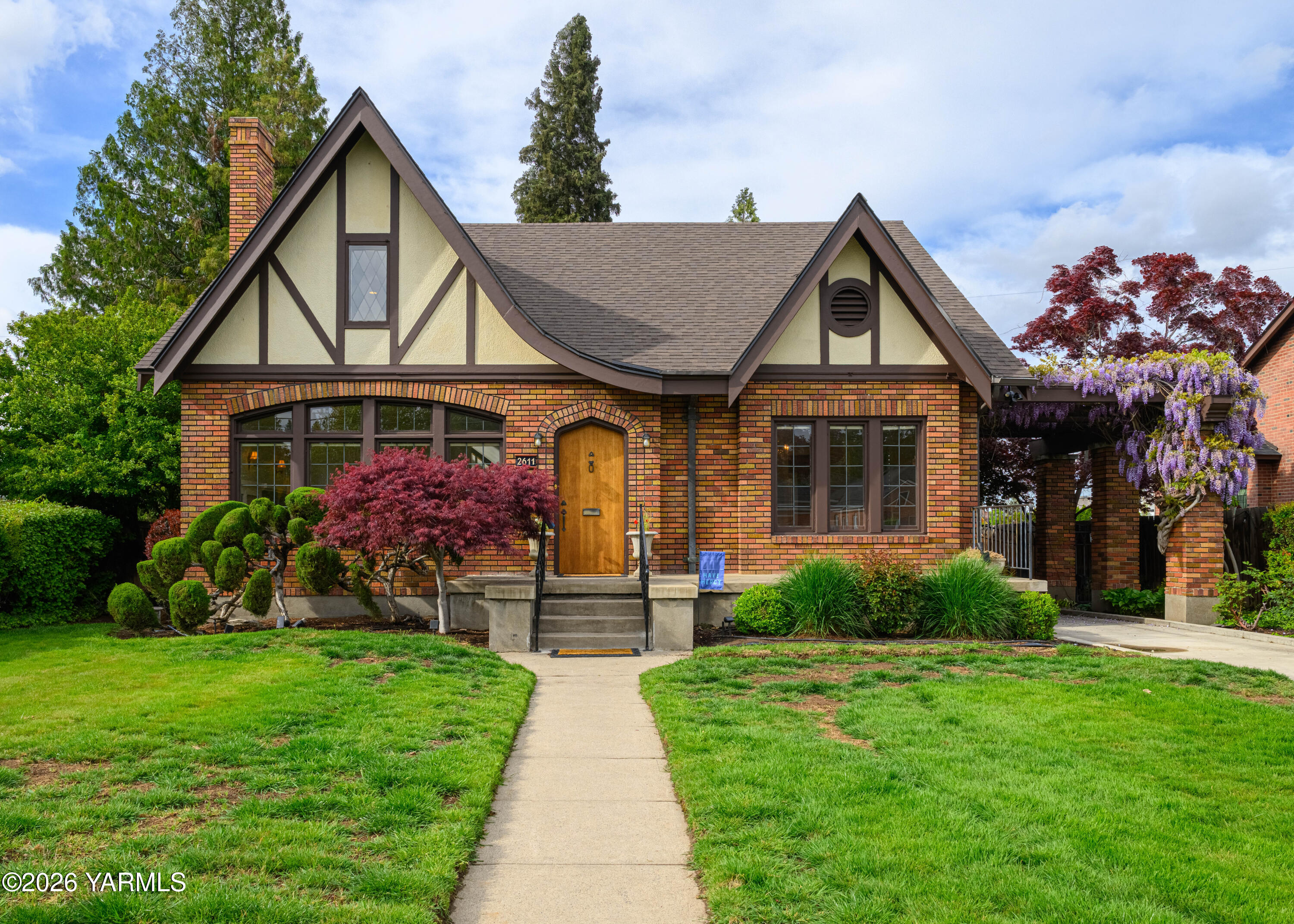 2611 W Yakima Ave — photo