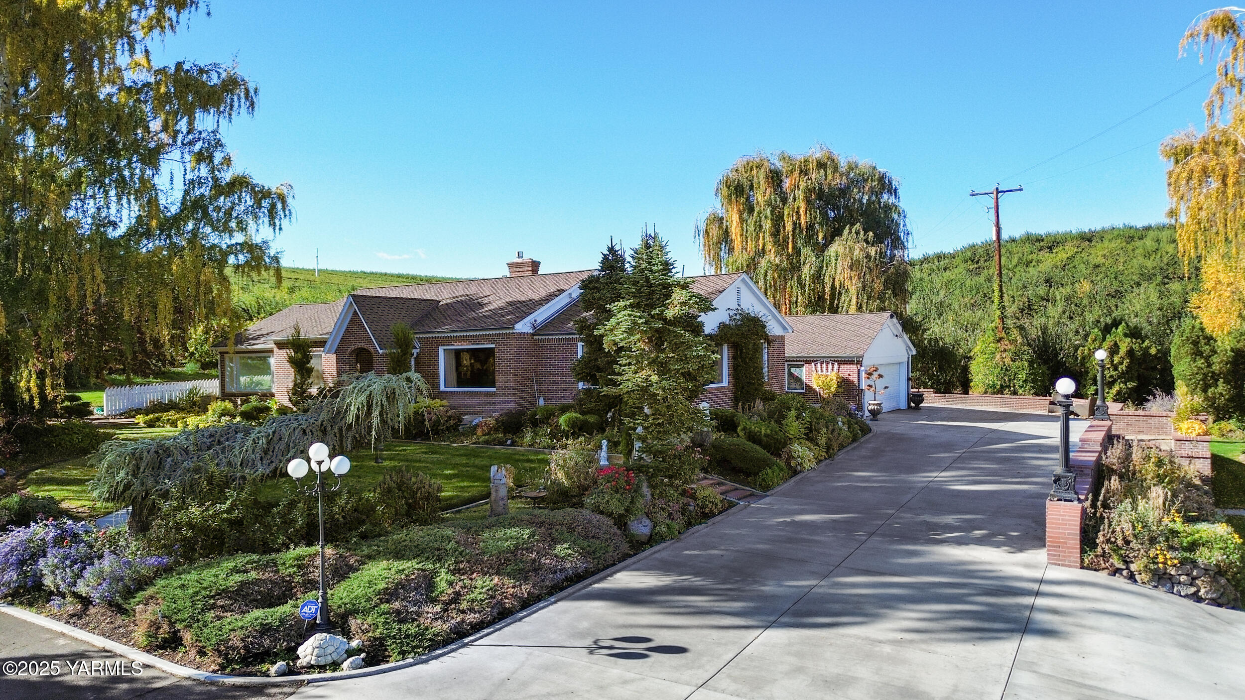 1350 Upland Way — photo