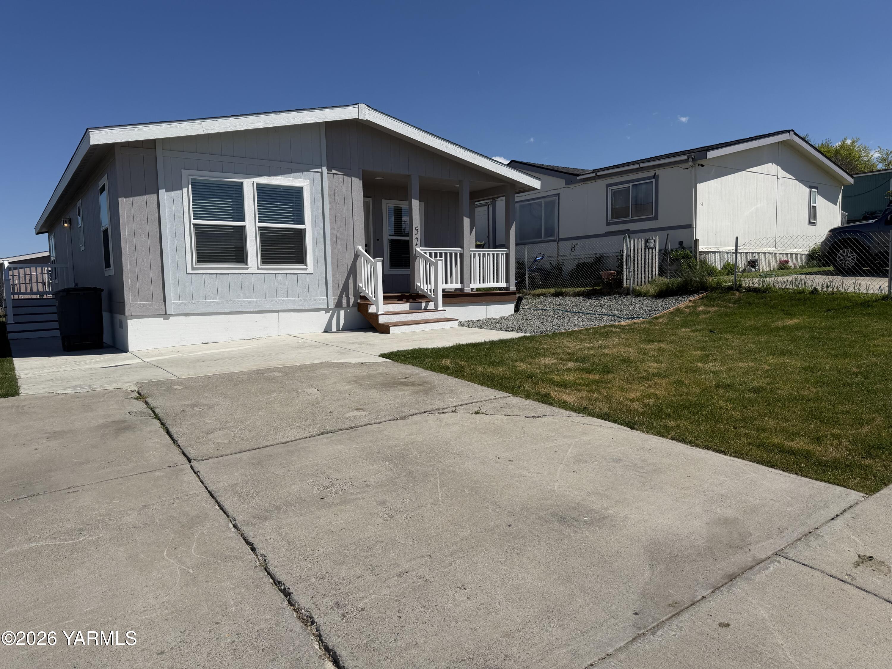 402 W Maple Ave, 52 — photo