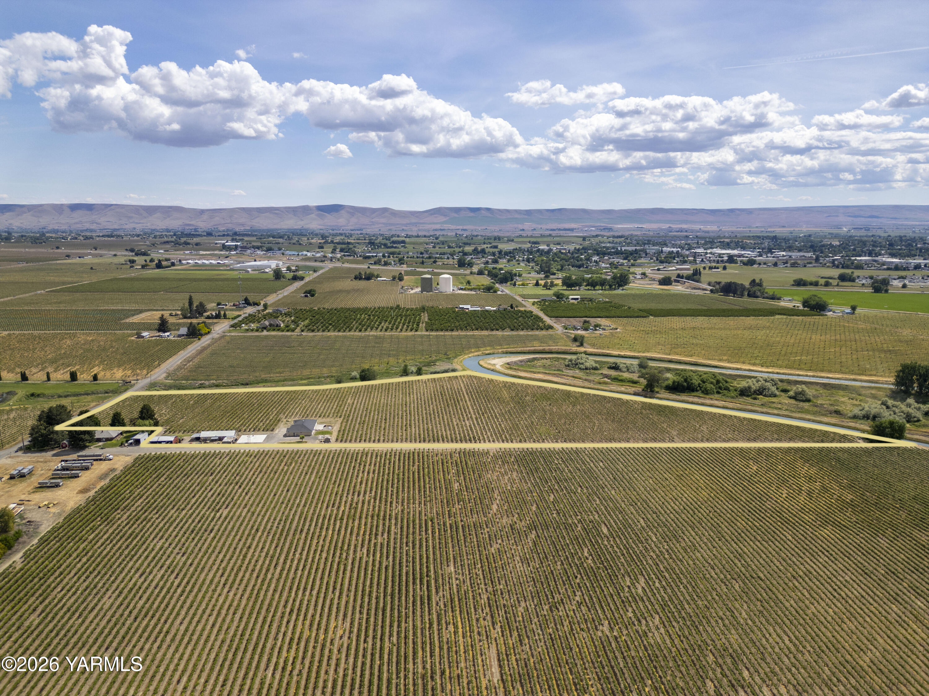 2050 Olmstead Rd, Grandview, WA 98930 — photo 2