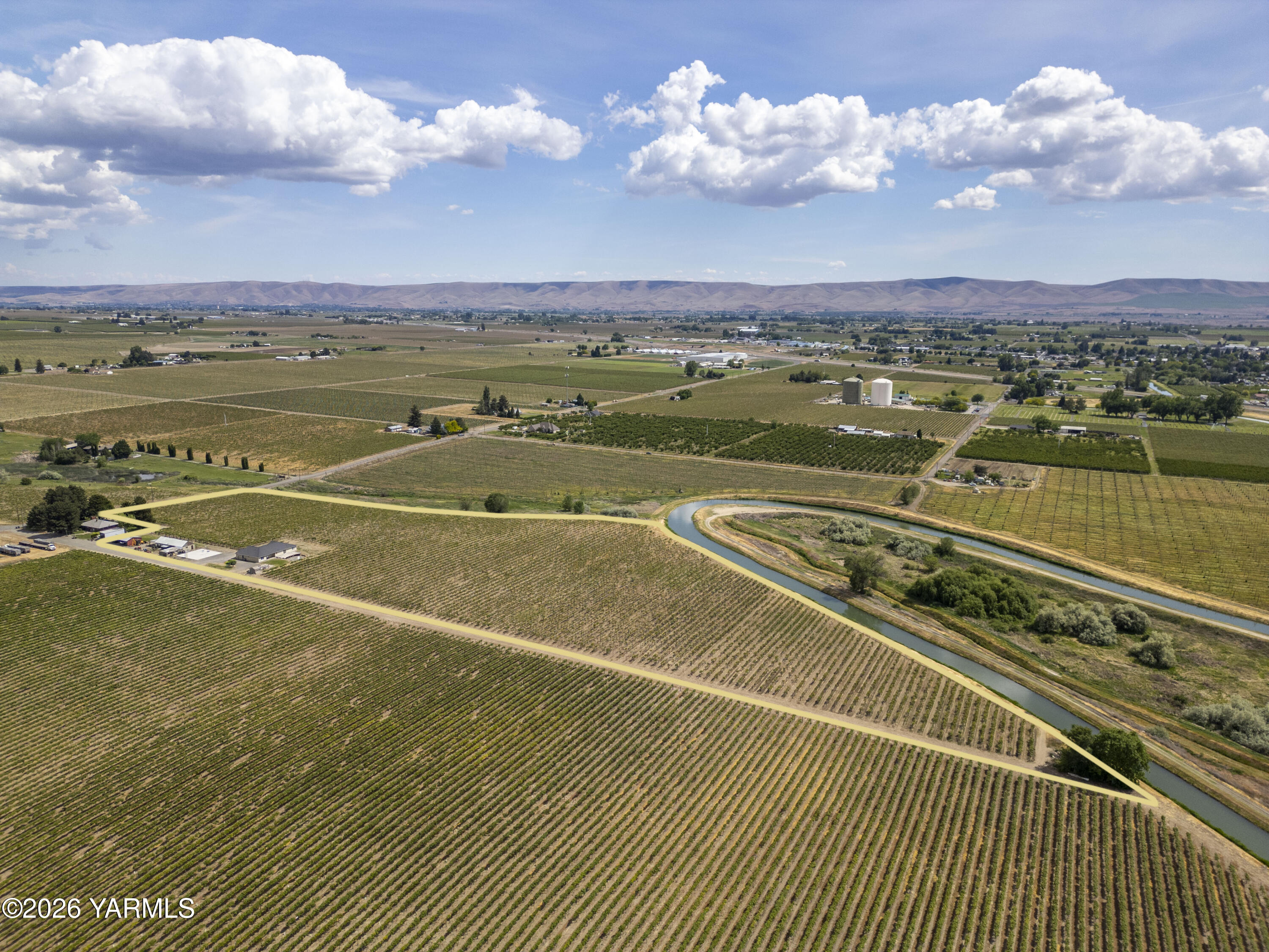 2050 Olmstead Rd, Grandview, WA 98930 — photo 3
