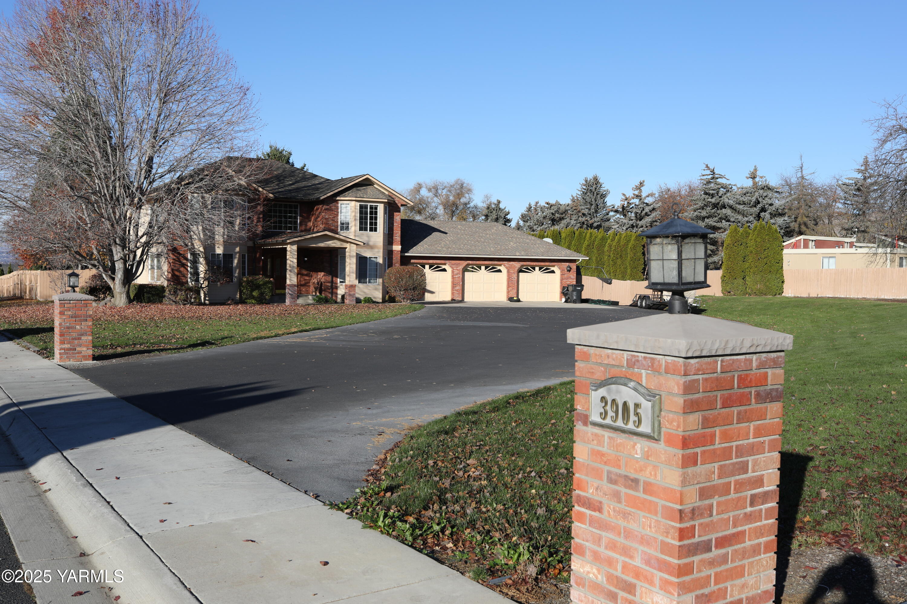 3905 Isabella Way — photo
