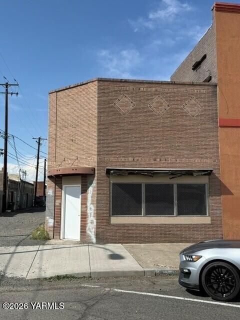 112 E 3rd St — photo