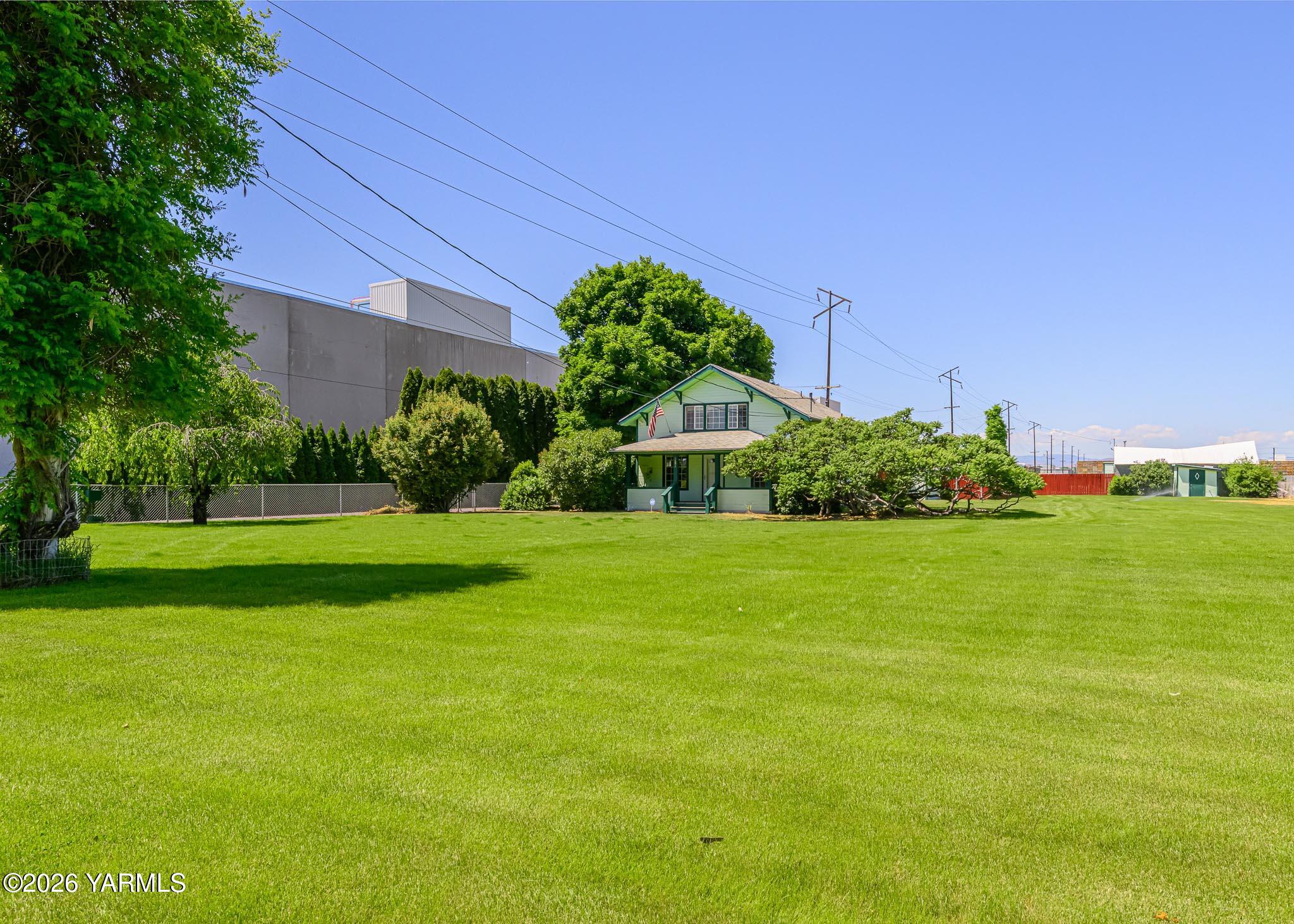 1602 Gordon Rd, Yakima, WA 98901 — photo 2