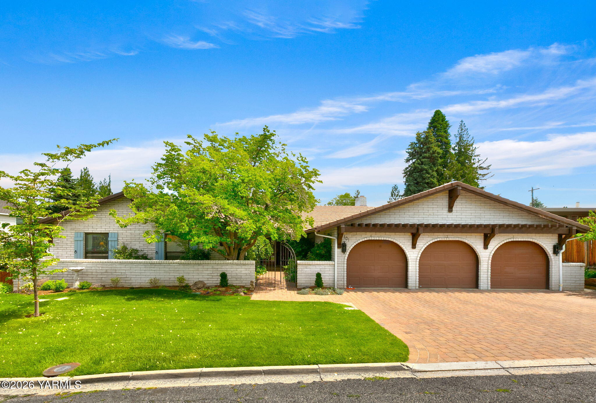 101 Gilbert Dr — photo
