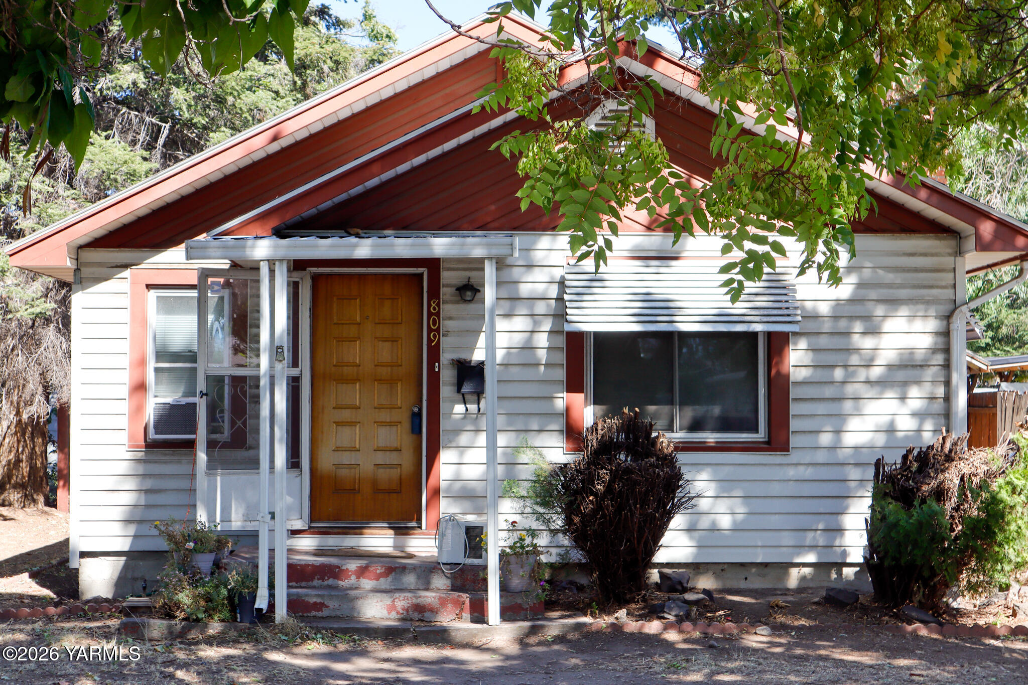 809 S 8th Ave — photo