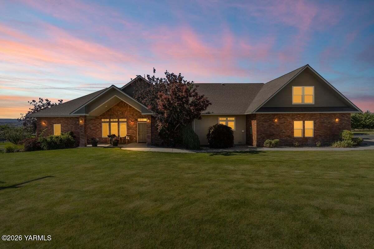 341 Brown Ln — photo