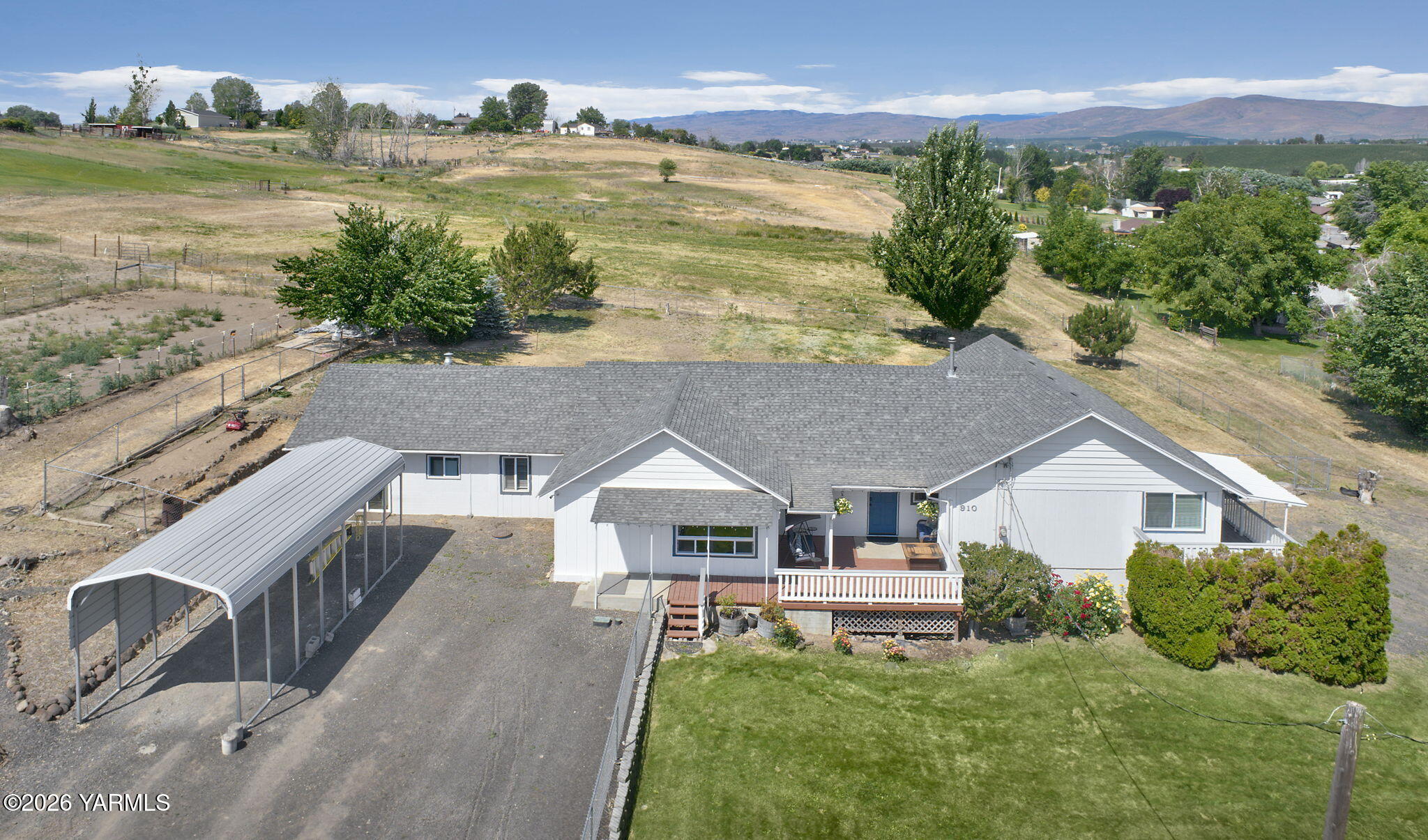 910 Gromore Rd, Yakima, WA 98908 — photo 2