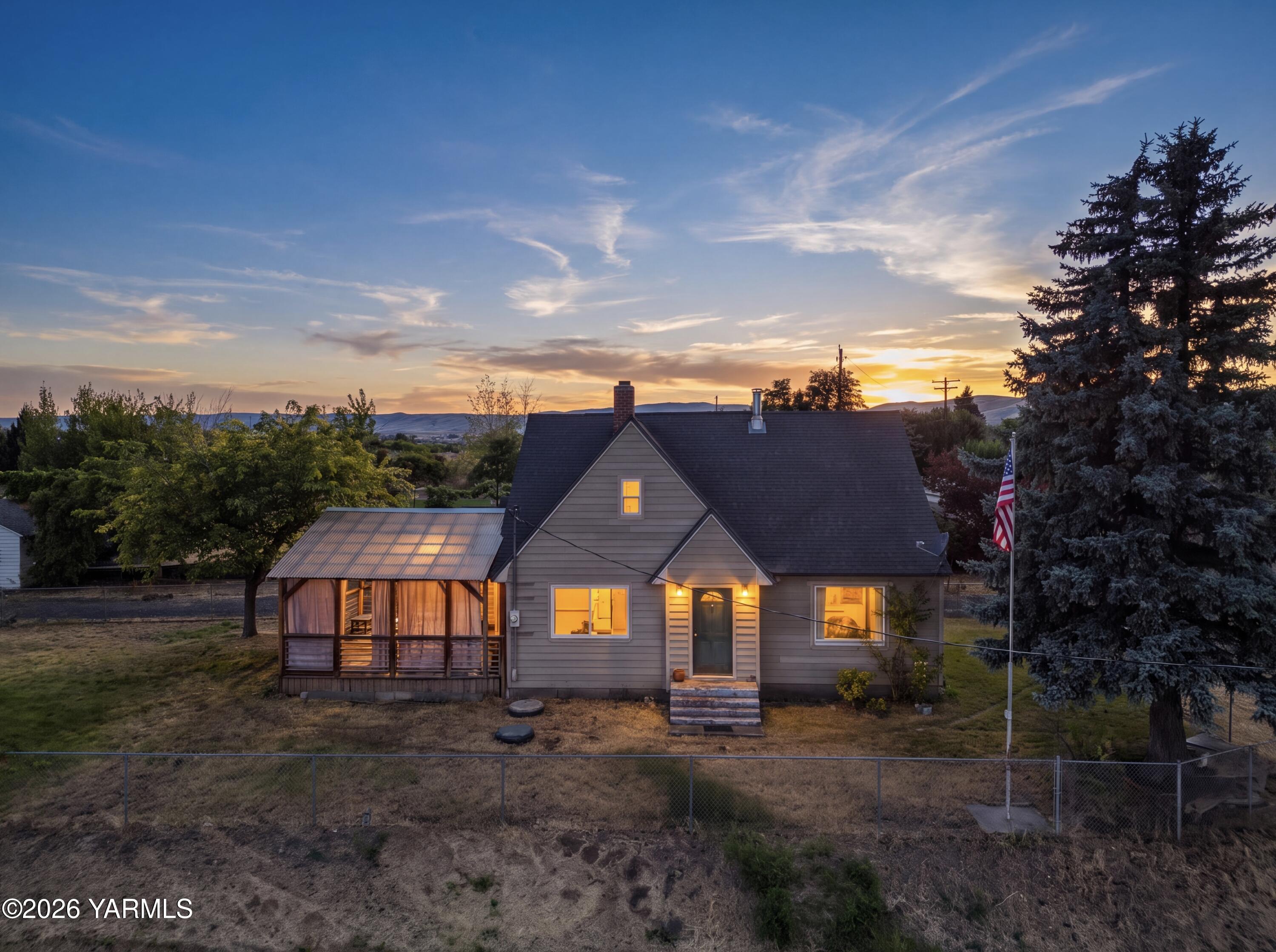 724 Ghormley Rd, Yakima, WA 98908 — photo 2