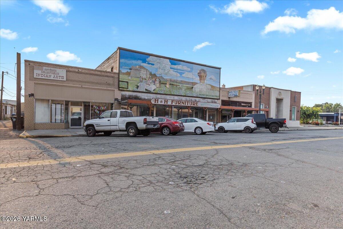 214 S Toppenish Ave — photo