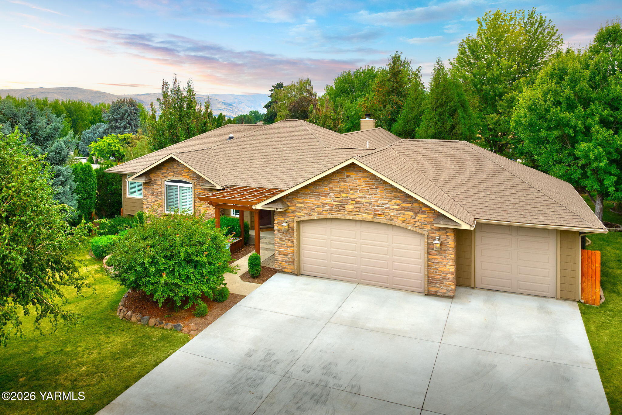 1013 Crest Acres Pl — photo