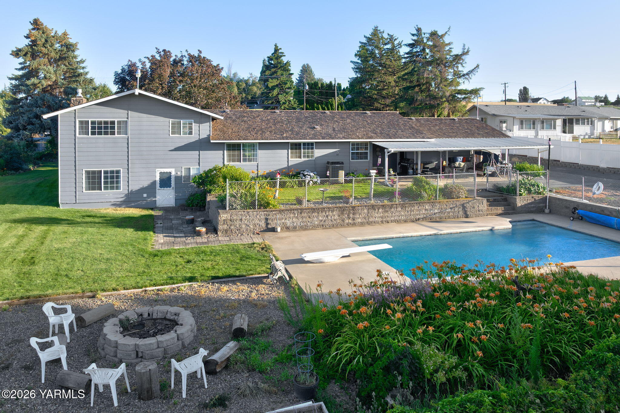 10903 Tieton Dr — photo