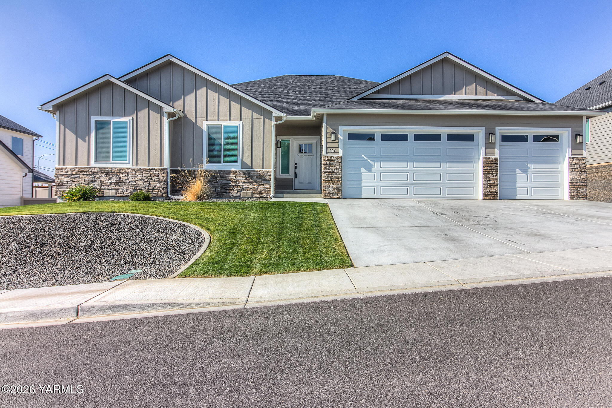 204 Rainier Dr — photo