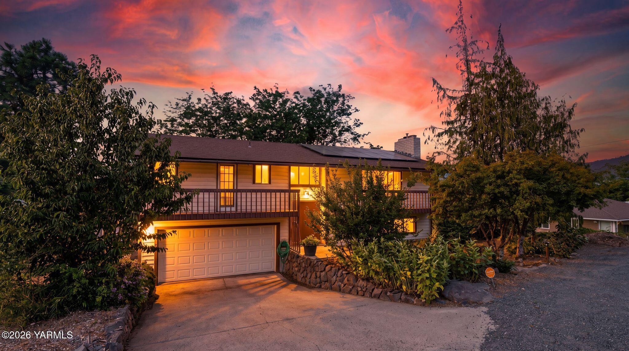 914 Pecks Canyon Rd — photo