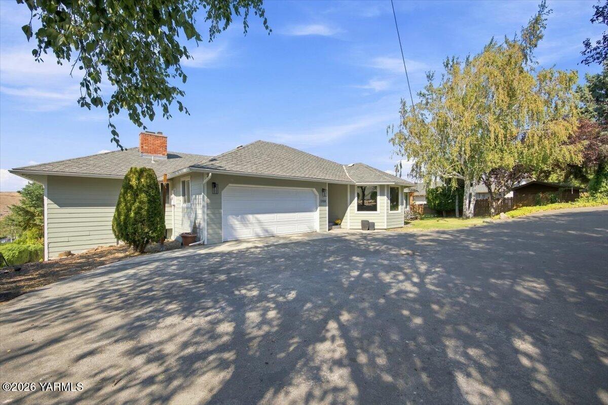1104 N Fellows Dr — photo