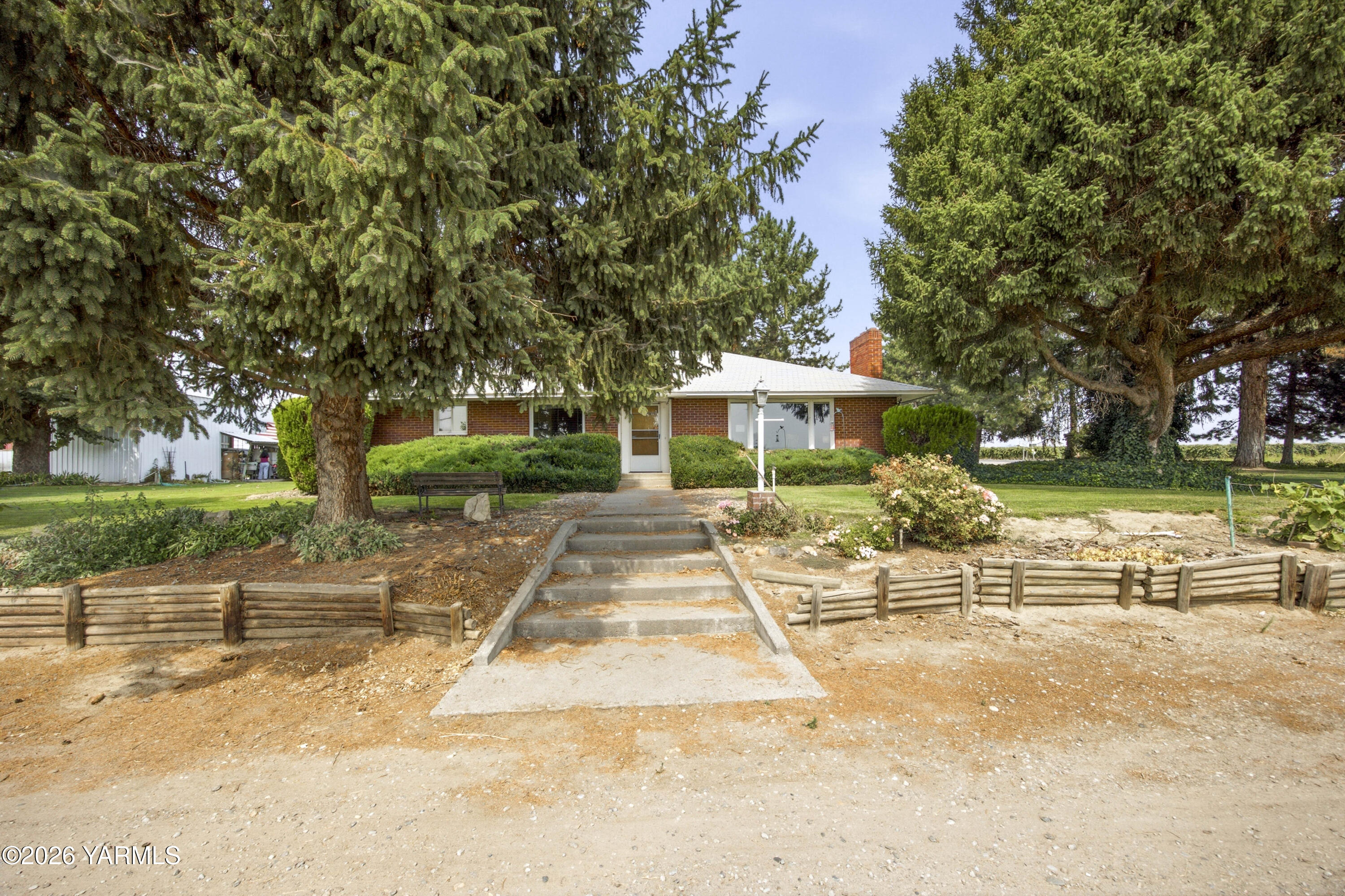 2040 Olmstead Rd, Grandview, WA 98930 — photo 2