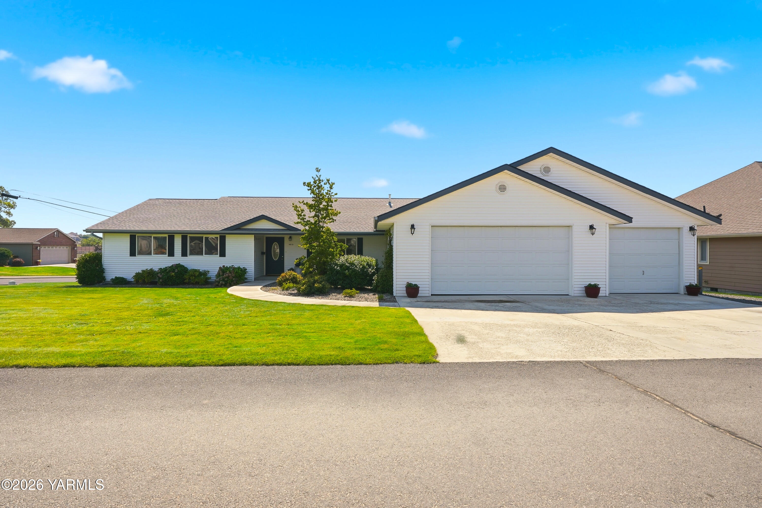 4810 Maple Ave — photo