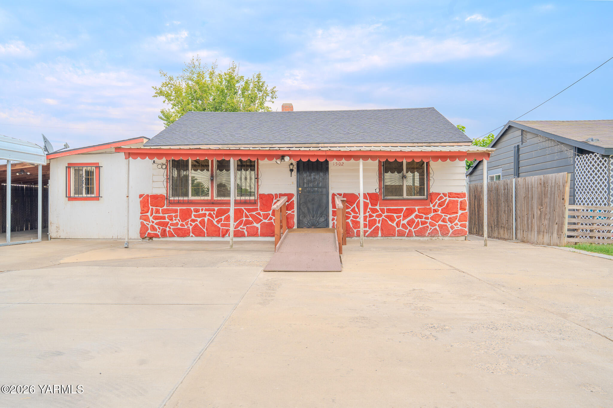 1502 Sunnyside Mabton Rd — photo