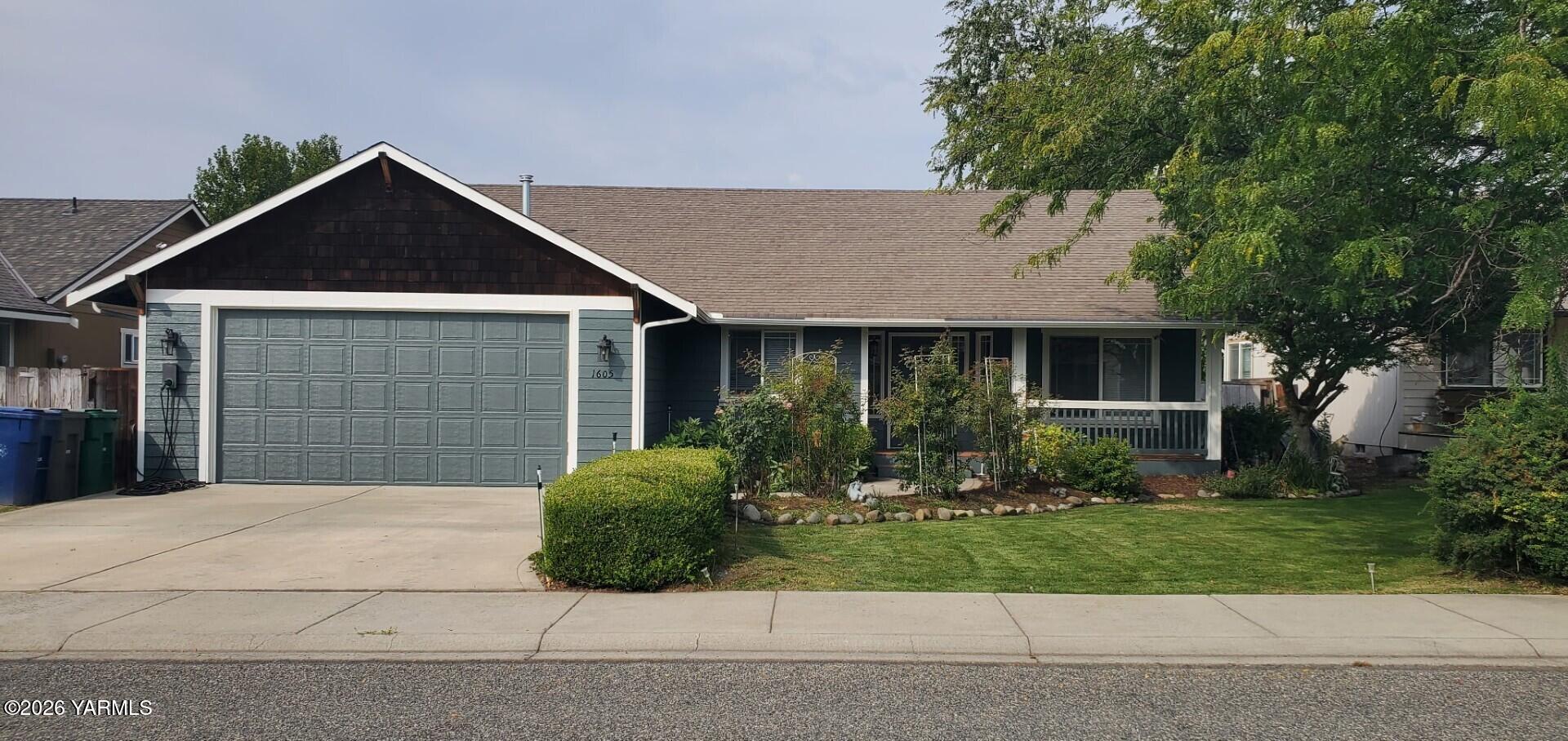 1605 N Bluegrass Ln — photo