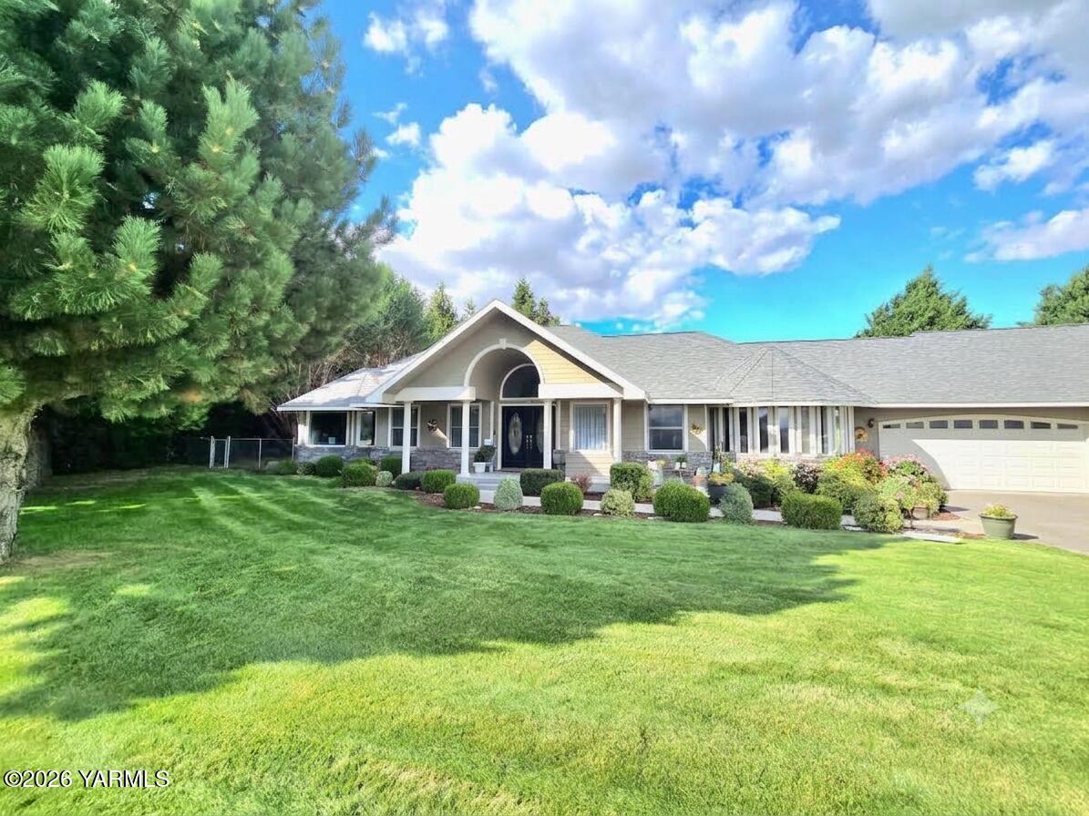 327 Lancaster Rd — photo