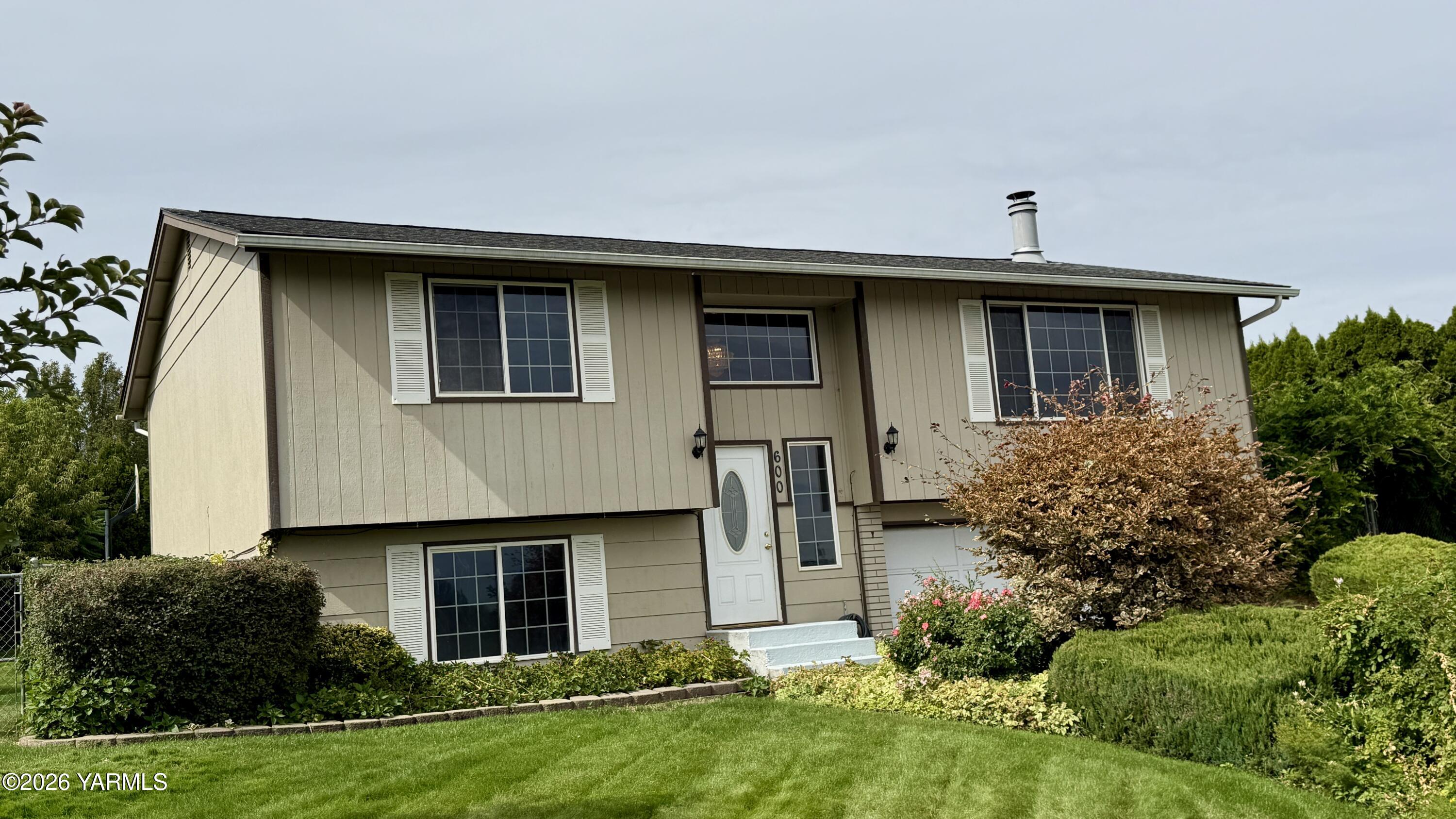 600 Westwind Dr — photo