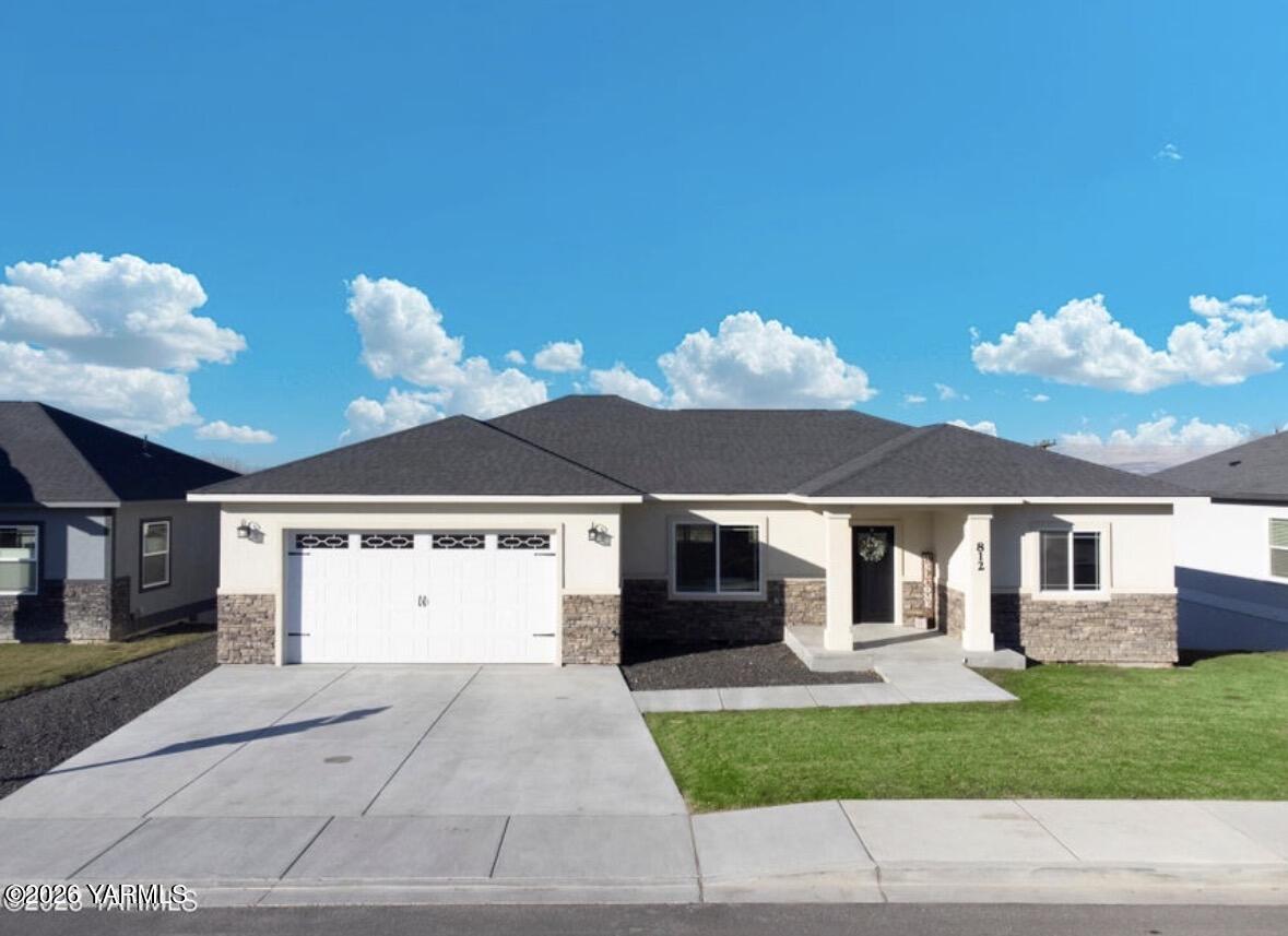 812 Lander Ct — photo
