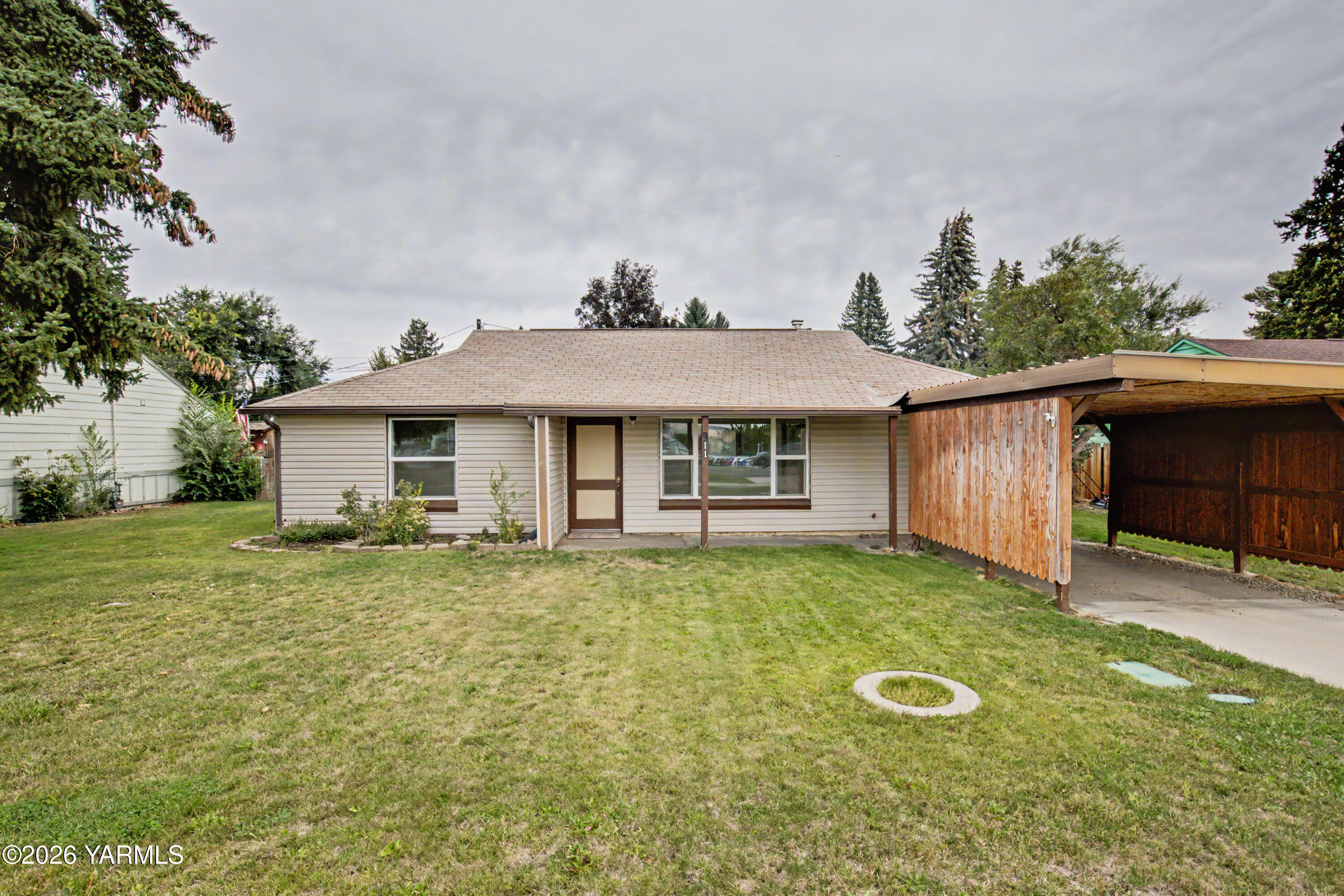 811 E Mountain View Ave — photo
