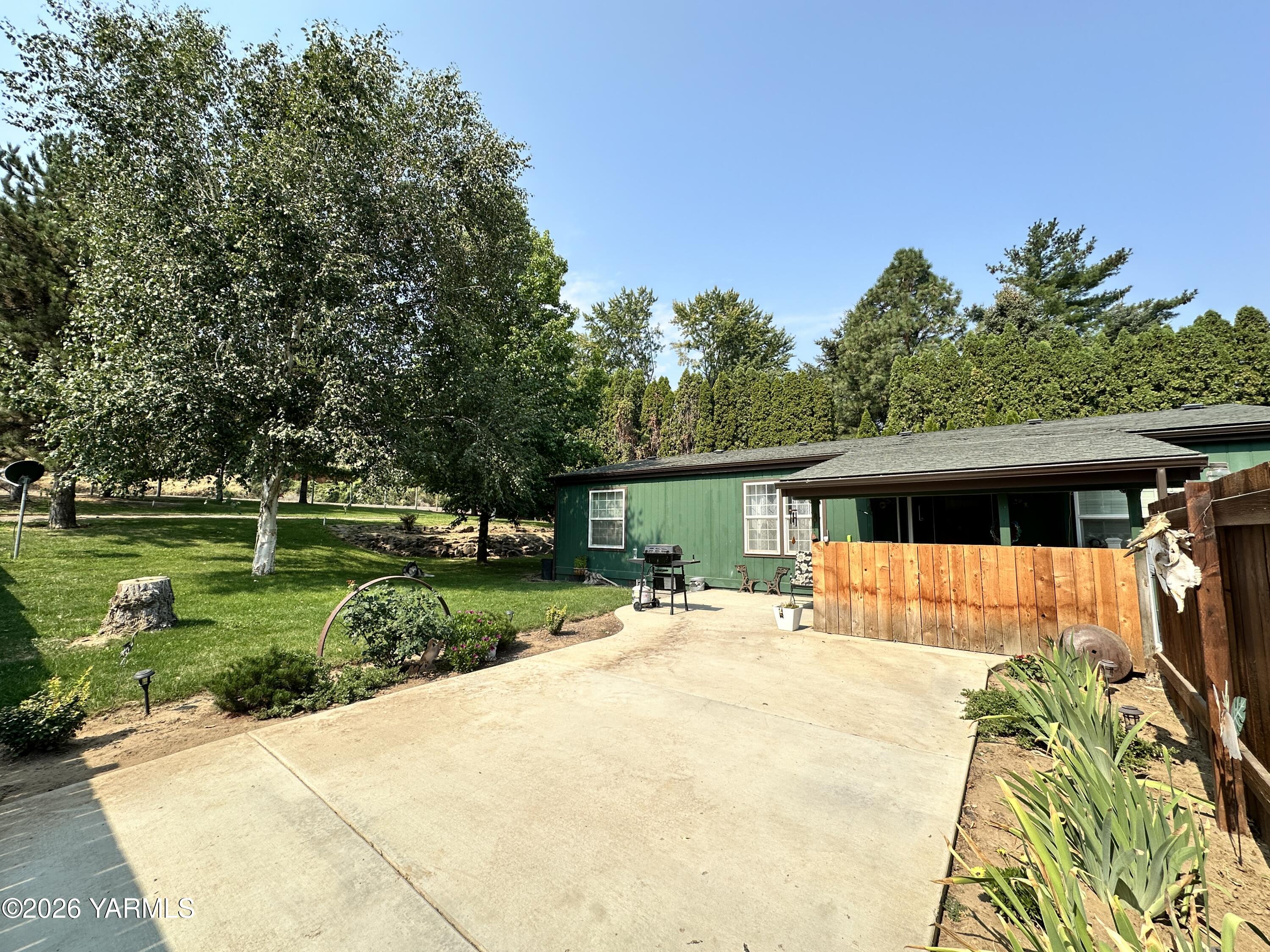 30 Golden Ln — photo