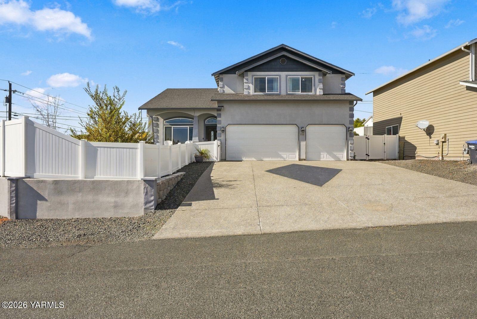 902 Blitz Ln — photo