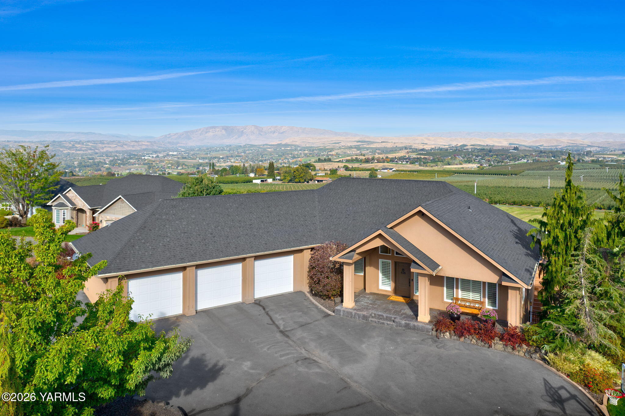 828 Lookout Point Rd, Selah, WA 98942 — photo 2