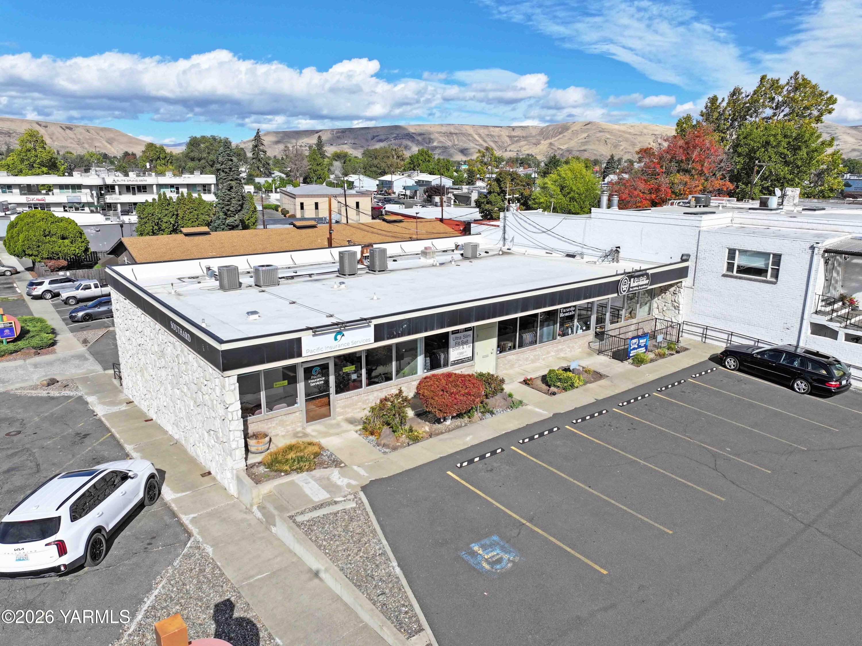 811 W Yakima Ave — photo