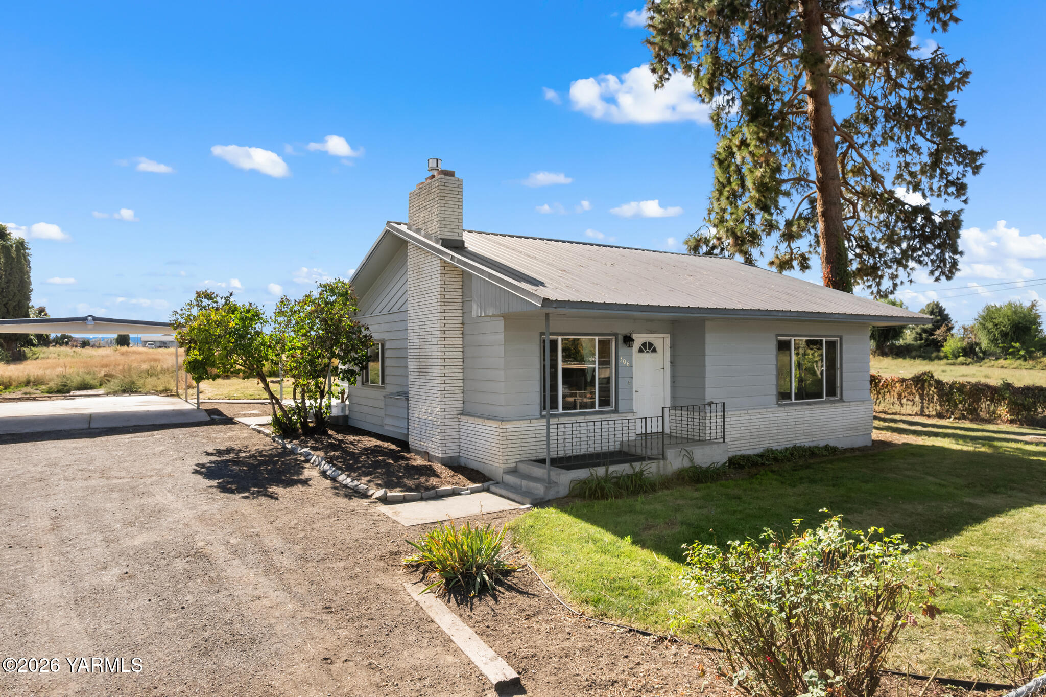 306 Nicka Rd, Grandview, WA 98930 — photo 2