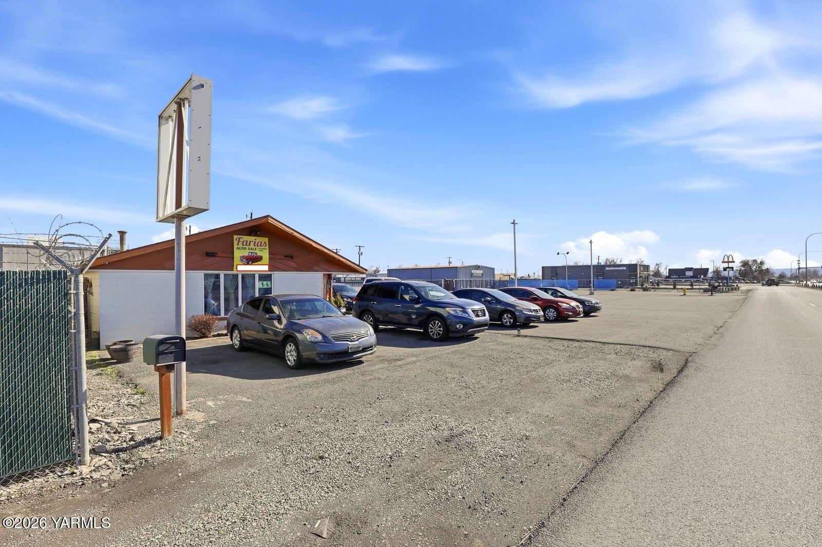 111 N Frontage Rd — photo
